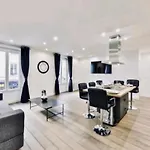 Elegance Contemporaine Sublime 3 Chambres Impeccablement Agencees